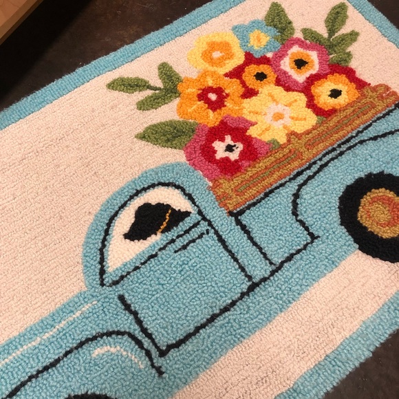Adorable Hand Hooked Rug - Lab Driving Pickup With Flowers. - Picture 2 of 4